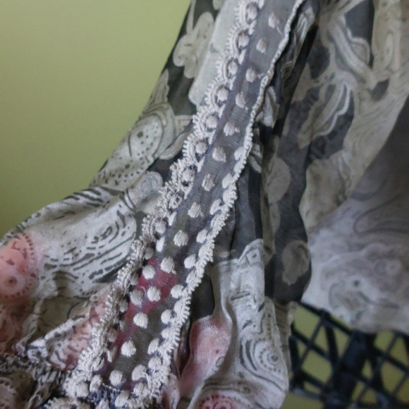 "FEMME", size L 60% Silk 50 %Viscose top, Made in Italy 🇮🇹 - Picture 4 of 5